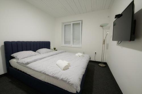 A bed or beds in a room at St.Sava apartment