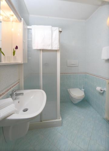 Koupelna v ubytování Residence Miramonti