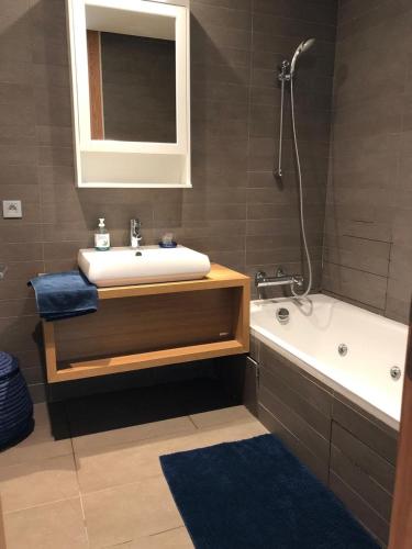 a bathroom with a sink and a bath tub at Luxury Anfaplace Living Resort in Casablanca