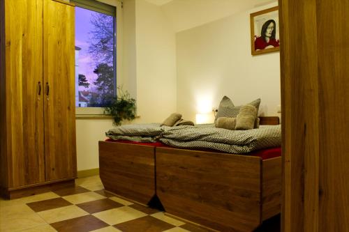 a bedroom with a bed with a large window at KL17 Ostel Döbeln in Döbeln