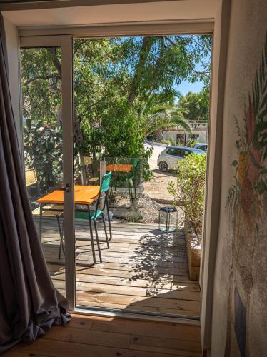 Κήπος έξω από το Hotel L'Escale