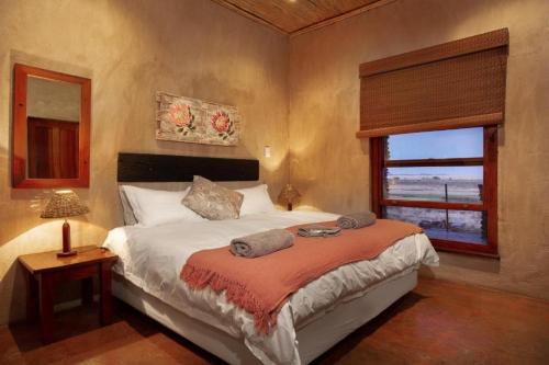 Tempat tidur dalam kamar di Gannabos Guest House