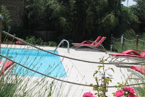Πισίνα στο ή κοντά στο Hôtel Restaurant La Désirade