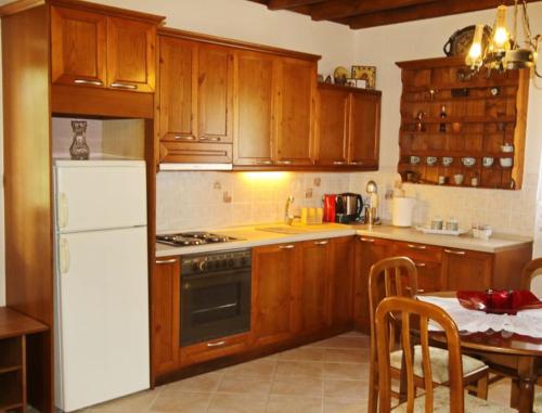 Gallery image of Panos Cottage in Kinira