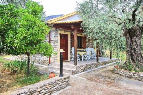 Gallery image of Panos Cottage in Kinira