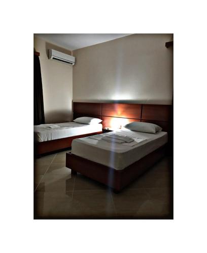 Ένα ή περισσότερα κρεβάτια σε δωμάτιο στο Belvedere Hotel & Suites