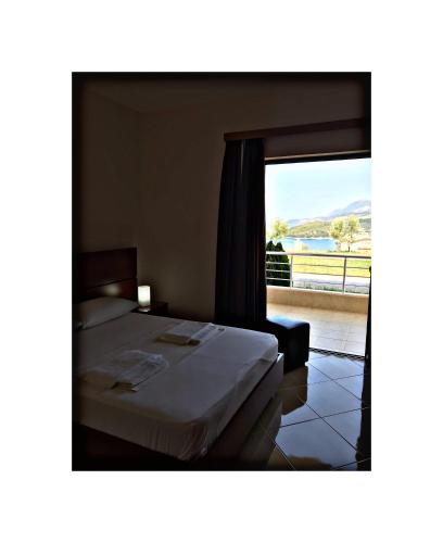 Ένα ή περισσότερα κρεβάτια σε δωμάτιο στο Belvedere Hotel & Suites