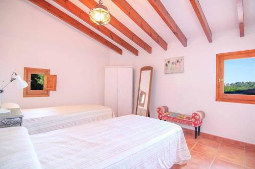 En eller flere senge i et værelse på Chalet con piscina privada en Calpe - Terrasala