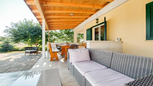 Χώρος καθιστικού στο Villa Legacy