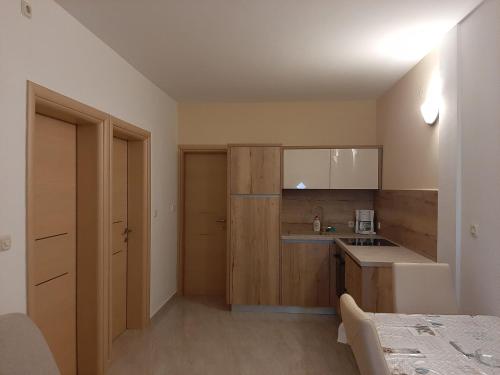 Kuchyň nebo kuchyňský kout v ubytování Apartments EDO