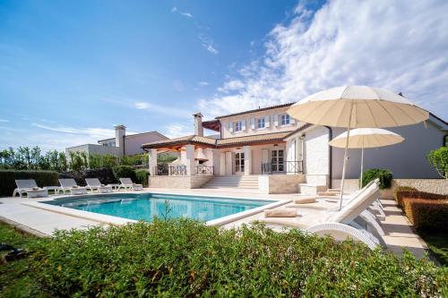 The swimming pool at or close to Mirana Luxury Villas