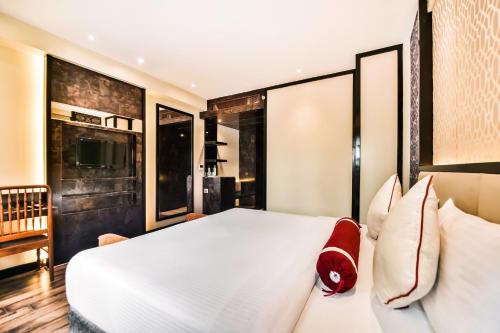 Ένα ή περισσότερα κρεβάτια σε δωμάτιο στο HOTEL MENAAL RESIDENCY