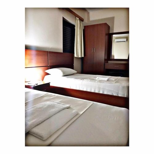 Ένα ή περισσότερα κρεβάτια σε δωμάτιο στο Belvedere Hotel & Suites