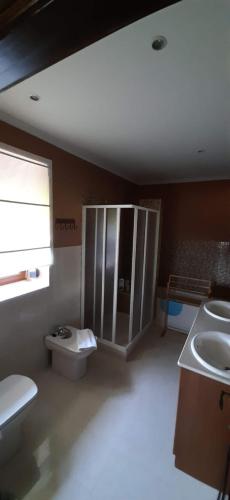 Bilik mandi di Casa Rural Asitxo