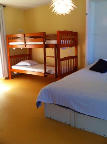 a bedroom with two bunk beds and a chandelier at Hôtel Le Vivier WISSANT - Rivière in Wissant