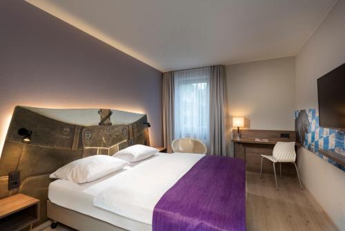 Postel nebo postele na pokoji v ubytování Tryp by Wyndham Rosenheim