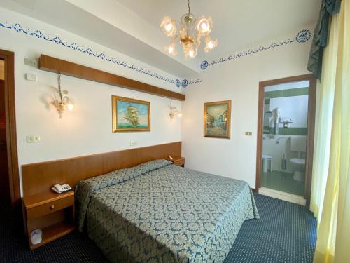 Postel nebo postele na pokoji v ubytování Hotel Florida