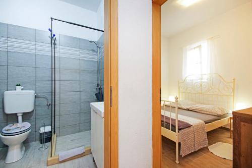 A bathroom at Apartments Silva