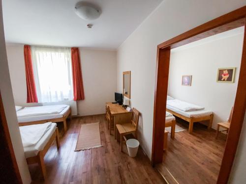 Postel nebo postele na pokoji v ubytování Anna Panzió