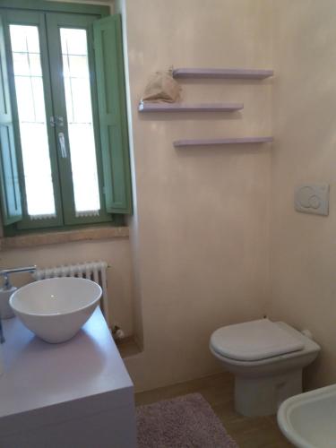Koupelna v ubytování Agriturismo Vellaneta