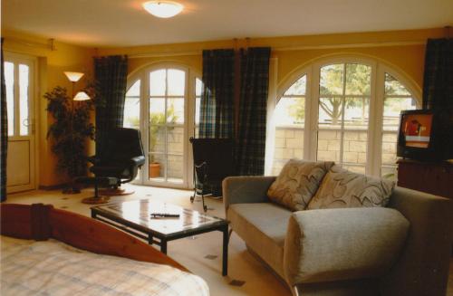 a living room with a couch and a table at La Lanterna in Müllenbach