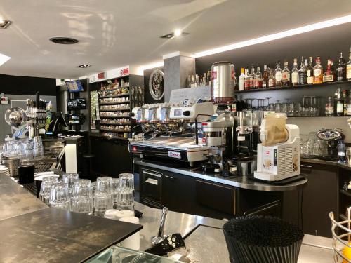 a bar in a restaurant with a counter top at Hotel del Boschetto in Poggiridenti