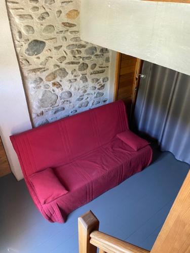 a red couch sitting in the corner of a room at Casino Circus d'Allevard in Allevard