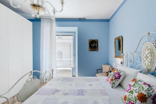 Classic apartment near the Colosseum