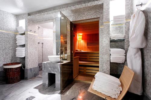 A bathroom at La Tremoille Paris