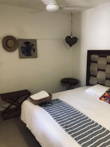 a bedroom with a bed with a basket on it at Casa Bizu in Bacalar
