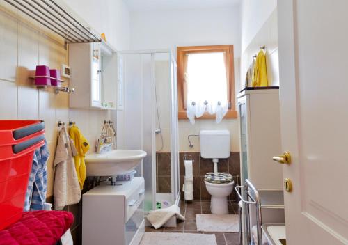 Ένα μπάνιο στο Apartman A Moela