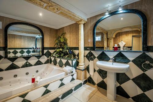 Gallery image of Hotel Gines in Gin&eacute;s