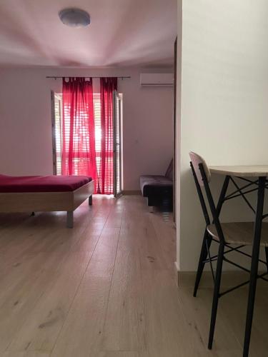 Φωτογραφία από το άλμπουμ του Apartmani Ortolio σε Viganj