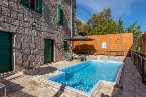 Πισίνα στο ή κοντά στο Villa Lazini Dvori