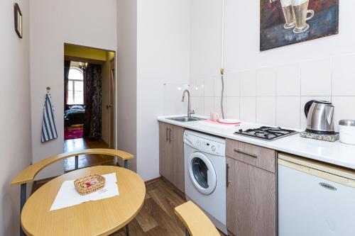 Η κουζίνα ή μικρή κουζίνα στο Подобово у Львові, на вулиці Краківській 26 біля Добробуту центр