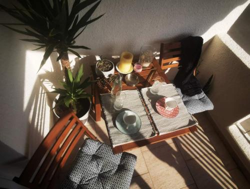 an overhead view of a table and chairs with plants at Anemomylos guesthouse in Paralimni