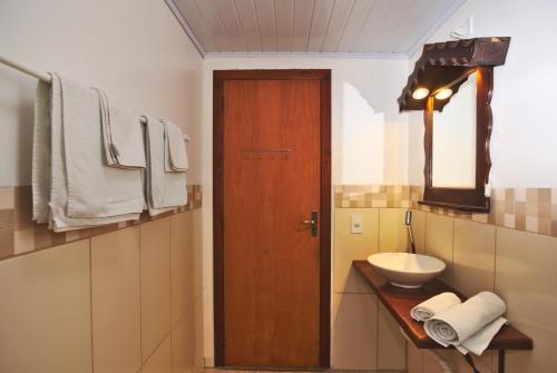 Bathroom sa Hospedaria Brigite - Apartamento de Férias