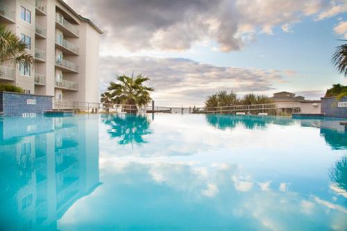 Bazén v ubytování Holiday Inn Club Vacations Galveston Beach Resort nebo v jeho okolí