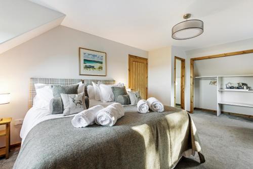 Postel nebo postele na pokoji v ubytování Skye Lodge Dunvegan Skye