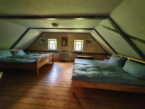 Postel nebo postele na pokoji v ubytování Chalupa Království