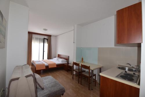 Gallery image of Studio Apartments 6 Palmi in Budva