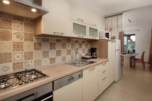 Una cocina o zona de cocina en Aurora