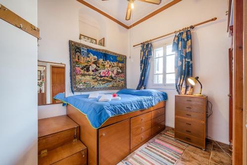 A bed or beds in a room at Casa La Perla - Lachania
