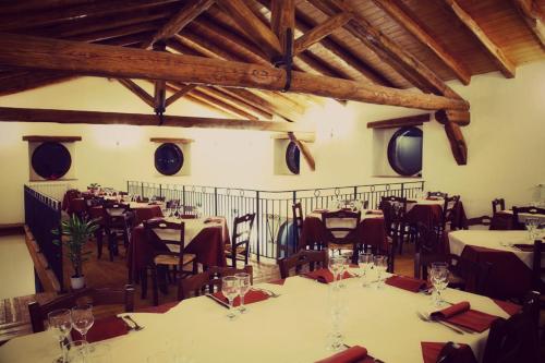 A restaurant or other place to eat at Villa Rica