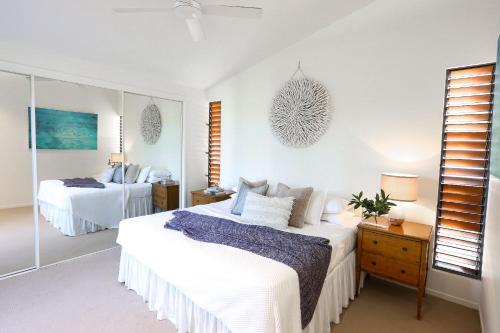 En eller flere senger på et rom på 26 Seaview Terrace, Sunshine Beach