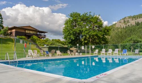 Piscina de la sau aproape de St. Andrews By The Lake