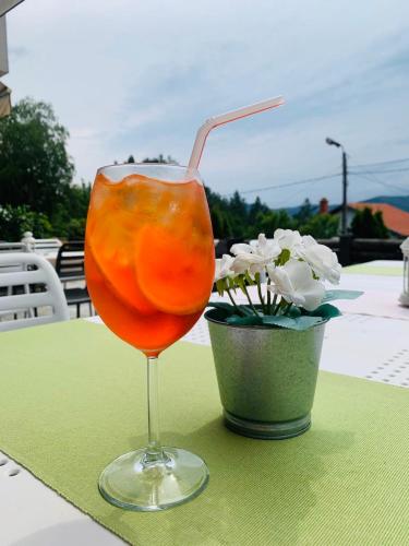 a drink in a glass sitting on a table at Family Hotel Friends Villa in Enchets