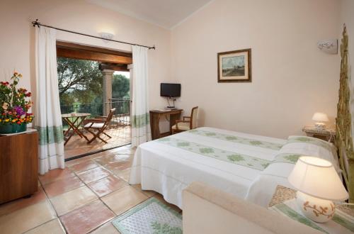 Μια τηλεόραση ή/και κέντρο ψυχαγωγίας στο Felix Hotels - Country Resort Parco degli Ulivi