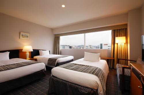 Ένα ή περισσότερα κρεβάτια σε δωμάτιο στο Hotel Nikko Himeji