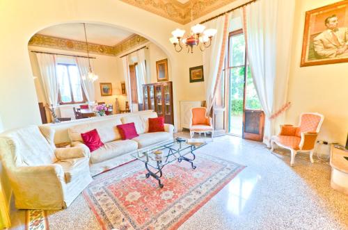 a living room with a white couch and chairs at Villa Bellavista - Tuscany panoramic view in Crespina